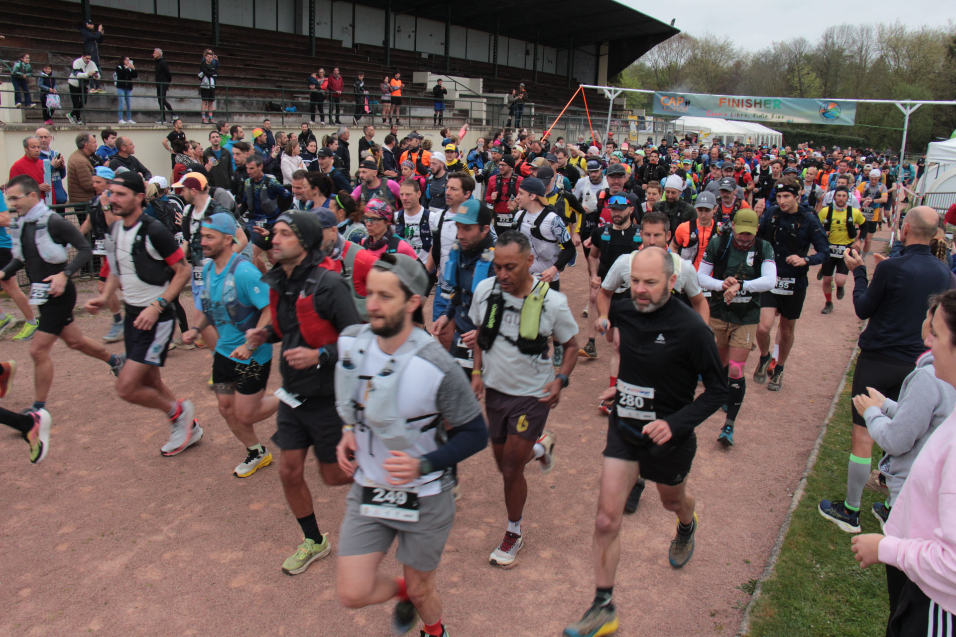 Départ du Trail des Collines Normandes au stade de Condé-en-Normandie